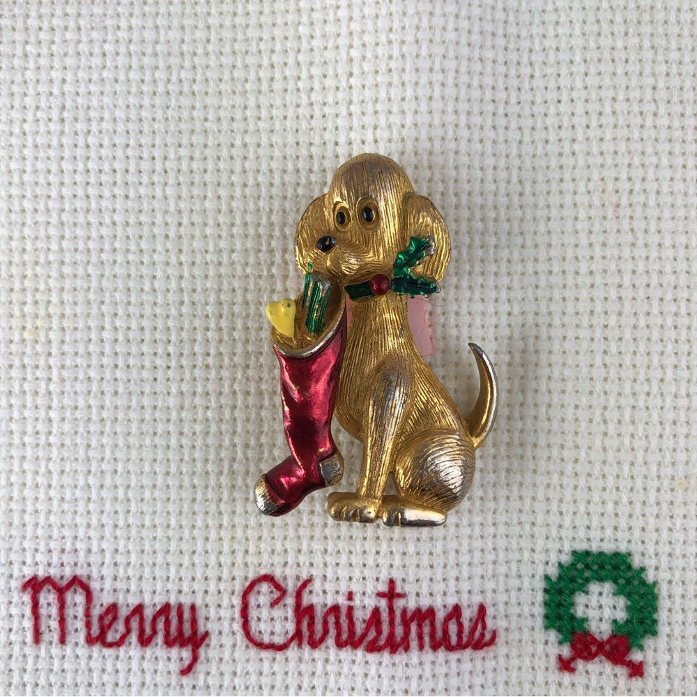 Vintage Gerry's Holiday Brooch Dog With Christmas Stocking